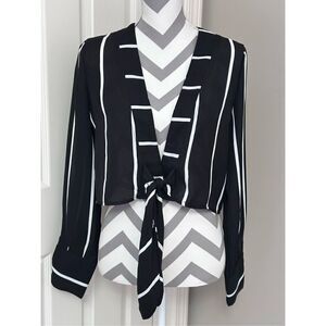 Pretty Little Thing Black tie front cropped blouse